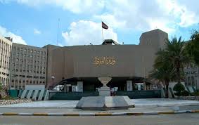 وزير النفط يبحث مع الحكومة المحلية تطوير 3 حقول ورقعة استكشافية مع تأسيس شركة نفط في المحافظة