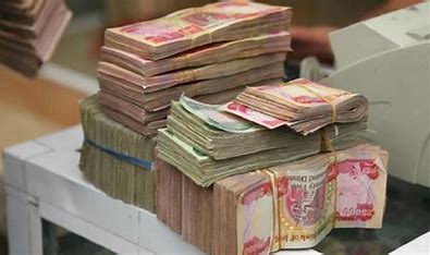الاقتصادي منار العبيدي : رواتب القطاع الحكومي قد تتجاوز حاجز الـ 50 تريليون دينار لأول مرة في تاريخ البلاد